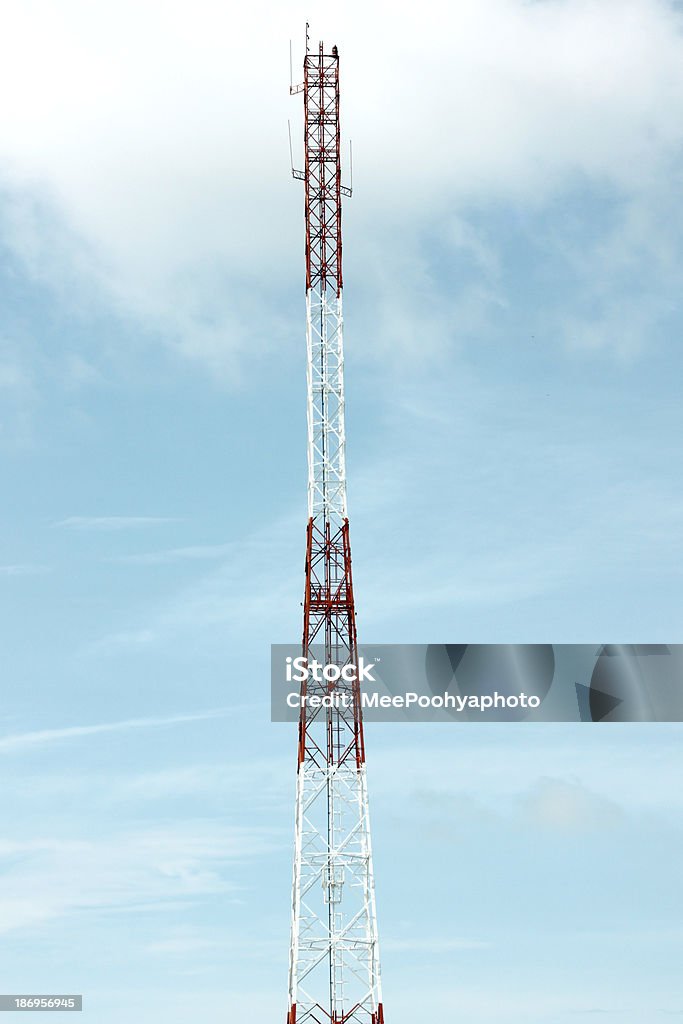 Antena variedad teléfono móvil y el cielo azul. - Foto de stock de Acero libre de derechos