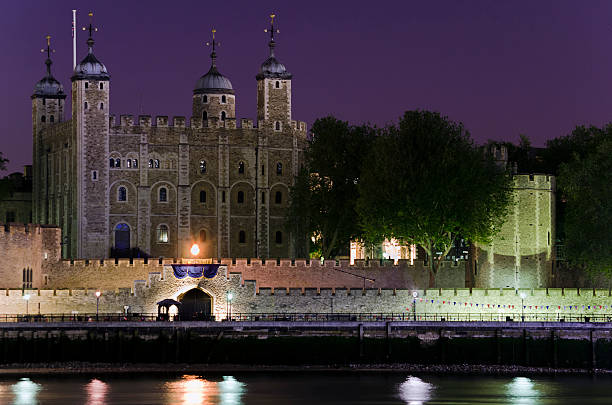 istock The Tower Of London - Beacon Lighting 186962698