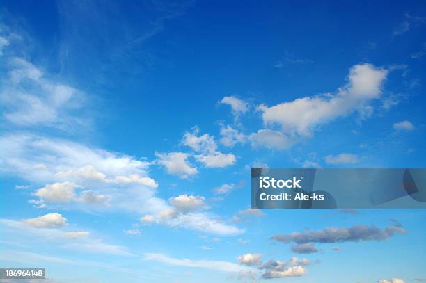 Nuvole Bianche - Fotografie stock e altre immagini di Bianco - Bianco, Blu, Cielo