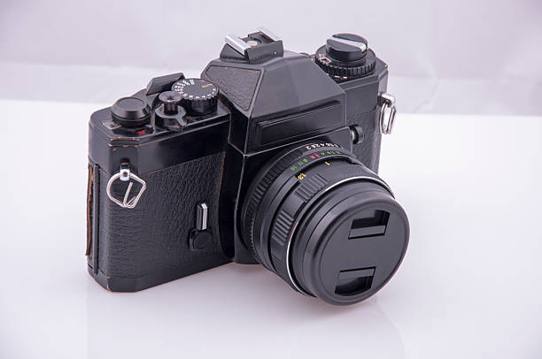 istock Old 35 mm film camera 186964777