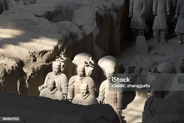 Photo libre de droit de Guerriers De Terre Cuite De Xian Chine banque d'images et plus d'images libres de droit de Antique - Antique, Archéologie, Armée