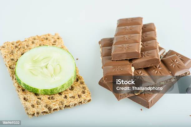Photo libre de droit de Chocolat Ou Cracker banque d'images et plus d'images libres de droit de Alimentation lourde - Alimentation lourde, Biscuit, Chocolat
