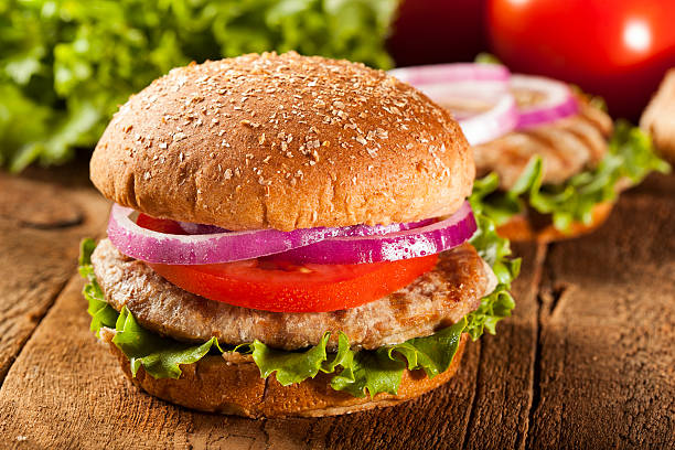 feito em casa turquia num pão de hambúrguer - healthy eating portion onion lunch imagens e fotografias de stock