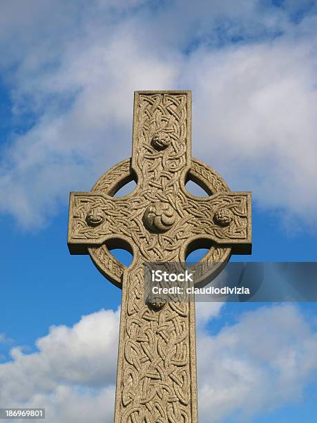 Foto de Cross e mais fotos de stock de Cristianismo - Cristianismo, Cruz - Objeto religioso, Deus