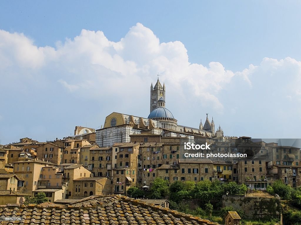 Siena vista para o Duomo em cima. A Itália - Foto de stock de Arcaico royalty-free