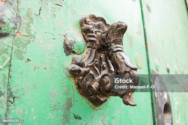 Foto de Argola De Porta Clássico e mais fotos de stock de Antigo - Antigo, Arcaico, Argola de Porta