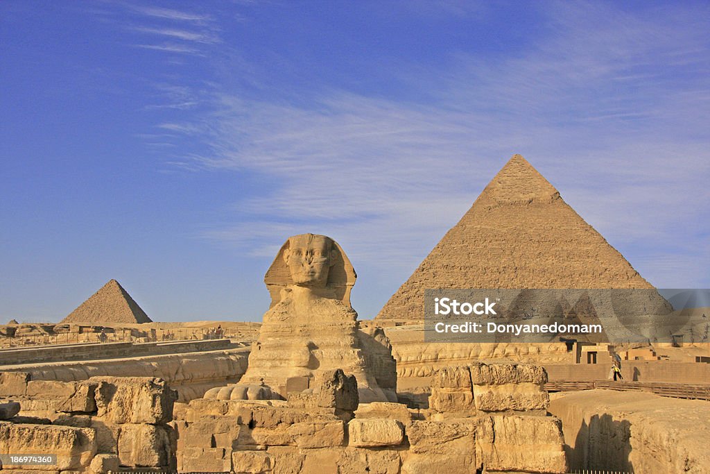 La Esfinge y las Pirámides de kefrén, El Cairo, Egipto - Foto de stock de Asia Occidental libre de derechos