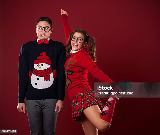 Photo libre de droit de Pourtant Femme Flirter Avec Timide Homme banque d'images et plus d'images libres de droit de Grand dadais - Grand dadais, Noël, Timide