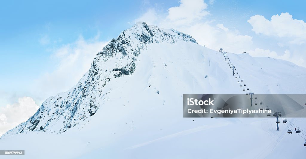 Tramway dans les montagnes - Photo de Aube libre de droits