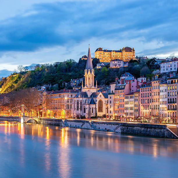 istock View of river saone at night, Lyon 186975230