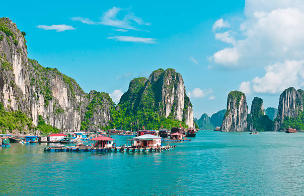 istock Floating huts in Halong Bay on a clear day 186975633