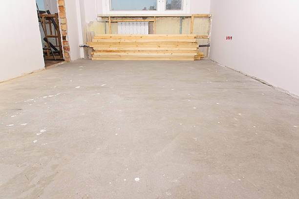 istock repair in room 186976167