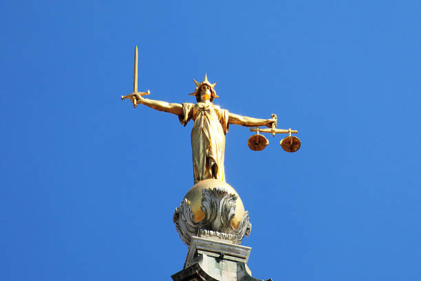 Scales of Justice, Old Bailey Scales of Justice of the Central Criminal Court fondly known as The Old Bailey in the city of London, England, UK royal courts of justice stock pictures, royalty-free photos & images
