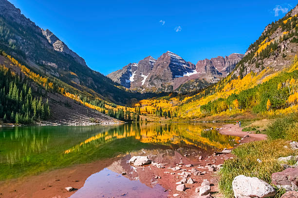 istock autumn colors at Maroon Bells and Lake 186982188