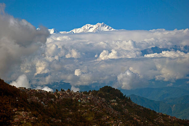 istock Kangchenjunga, Darjeeling, West Bengal, India 186984303