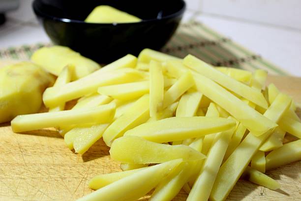 papas - french fries fast food french fries raw raw potato fotografías e imágenes de stock