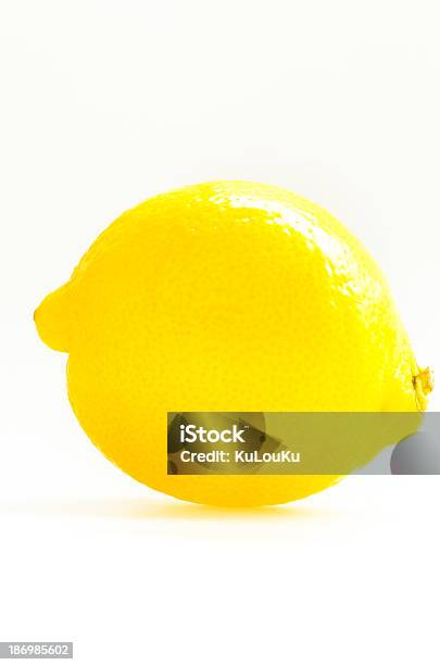 Zitrone Isoliert Auf Weißem Hintergrund Stockfoto und mehr Bilder von Bildkomposition und Technik - Bildkomposition und Technik, Fotografie, Freisteller – Neutraler Hintergrund
