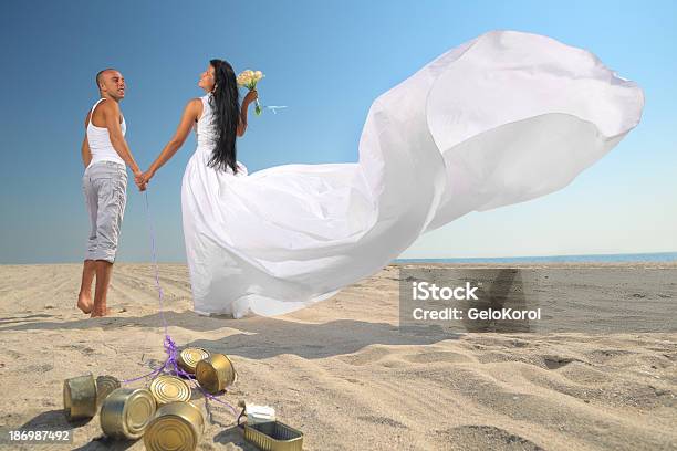 Casamento Na Praia - Fotografias de stock e mais imagens de Adulto - Adulto, Amor, Ao Ar Livre