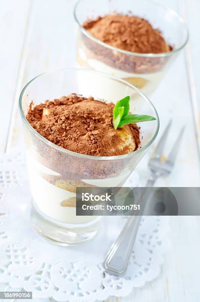 Photo libre de droit de Le Tiramisu banque d'images et plus d'images libres de droit de Aliment - Aliment, Alimentation lourde, Aliments et boissons