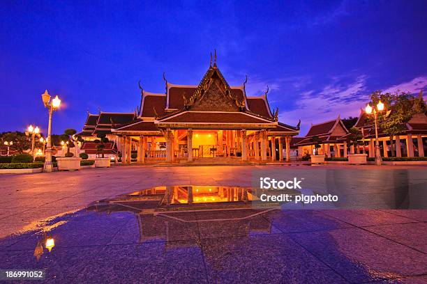 Foto de Templo Wat Ratchanadda Em Bangkok Da Ásia Na Tailândia e mais fotos de stock de Ajardinado