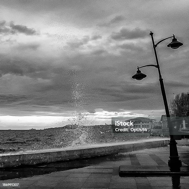 Huragan I Ulica Światło - zdjęcia stockowe i więcej obrazów Bez ludzi - Bez ludzi, Burza z piorunami, Fotografika