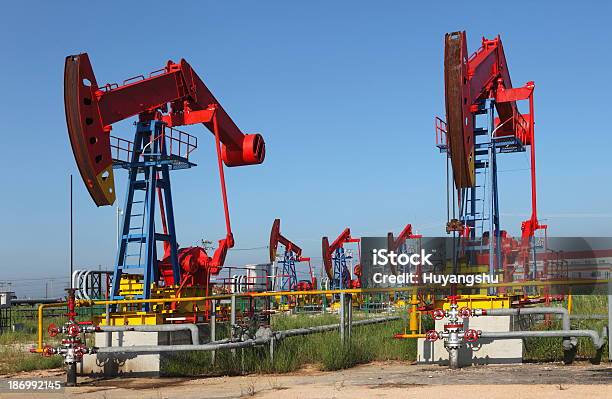 Bombas De Aceite Foto de stock y más banco de imágenes de Acero - Acero, Aire libre, Bomba de petróleo