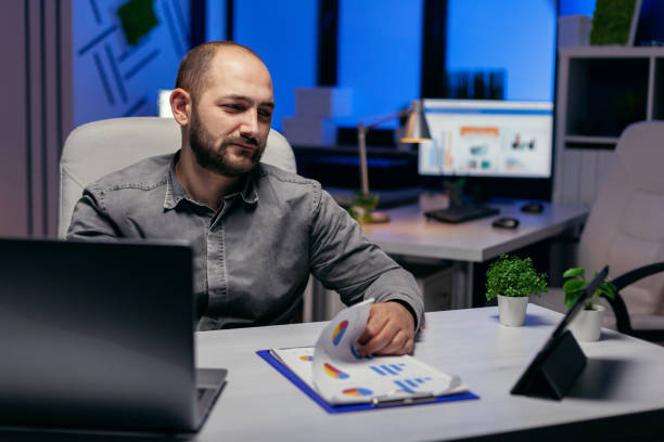 istock Businessman working late at night in workplace 1869930497
