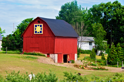Barn with Quilt