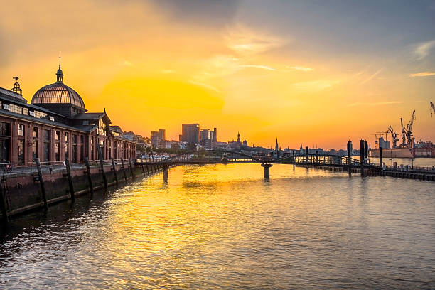 istock Hamburg Fishmarket at Sunrise 186995610