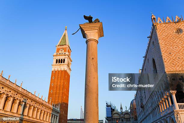 Foto de Praça De São Marco Em Veneza e mais fotos de stock de Arcaico - Arcaico, Basílica de São Marcos, Campanário - Torre