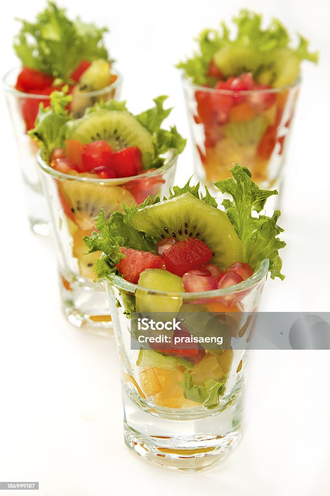 Ensalada de frutas frescas en gafas - Foto de stock de Alimento libre de derechos
