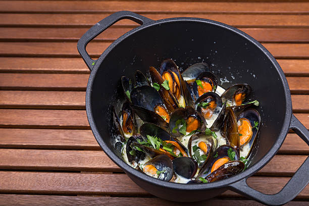 istock hot mussels with sauce in coast iron 187003927