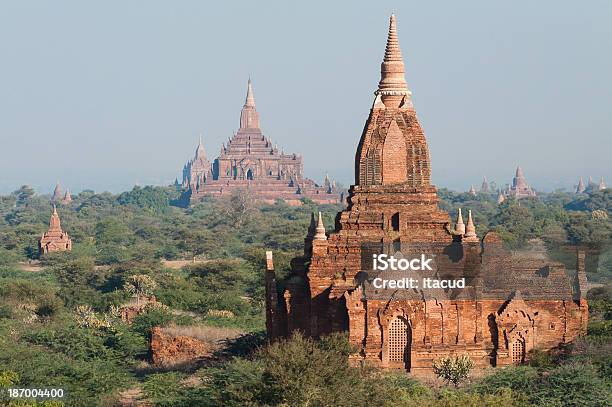 Pagodes De Bagan - Fotografias de stock e mais imagens de Antigo - Antigo, Arcaico, Arquitetura