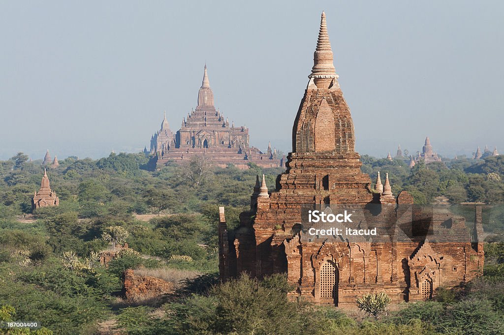 Паган Pagodas - Стоковые фото Bagan Archaeological Zone роялти-фри