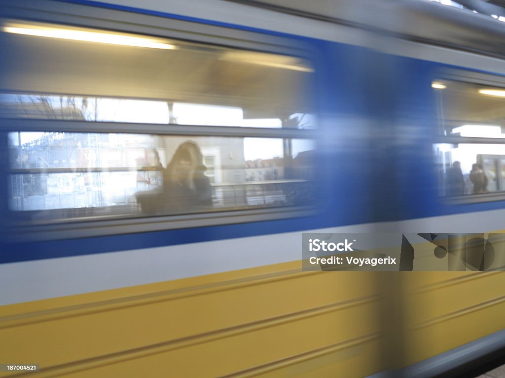 Movimento desfocado metrô - Foto de stock de Bonde royalty-free