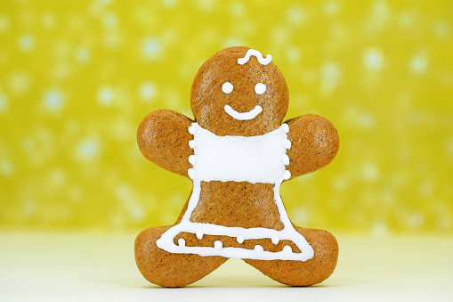 Subject: Christmas gingerbread man cookie tourist family spending Christmas holiday in tropical beach.