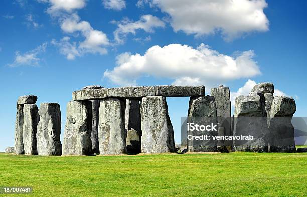 Stonehenge - Fotografie stock e altre immagini di Stonehenge - Stonehenge, Ambientazione esterna, Amesbury - Inghilterra