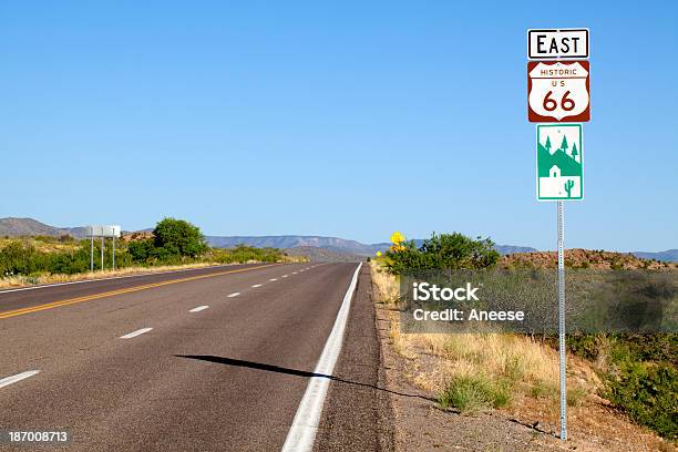 Route 66 Señal Foto de stock y más banco de imágenes de Route 66 - Route 66, Aire libre, Arizona