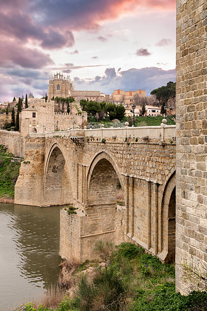 istock Sunset in Toledo 187014224