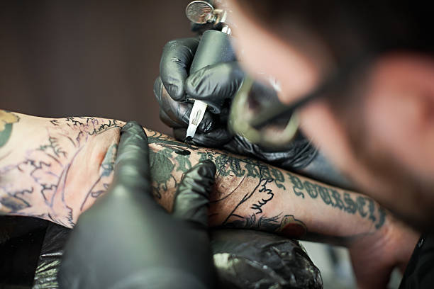 istock Tattooing procedure 187015070