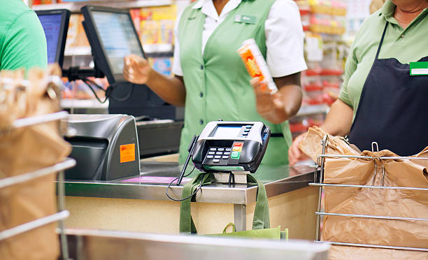 Check-out en supermercado - foto de stock