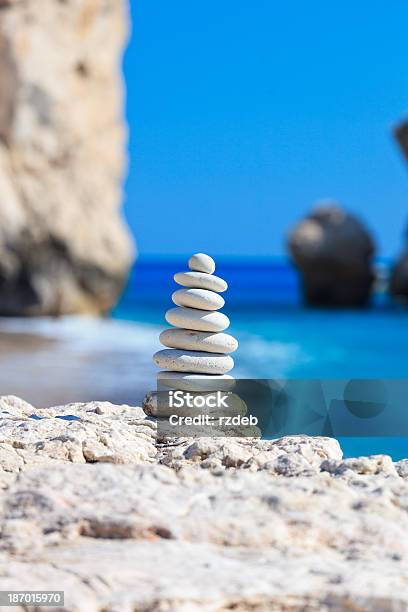 Afrodite Praia De Chipre Equilibrada Pedras - Fotografias de stock e mais imagens de Afrodite - Deusa grega - Afrodite - Deusa grega, Ao Ar Livre, Arranjo