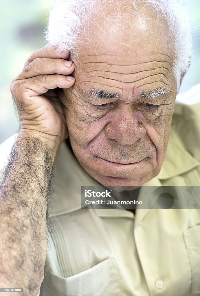 Старый испанец человек - Стоковые фото Головная боль роялти-фри