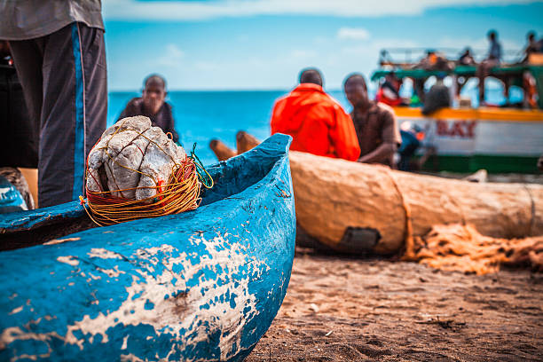 pescatore in malawi - republic of malawi foto e immagini stock