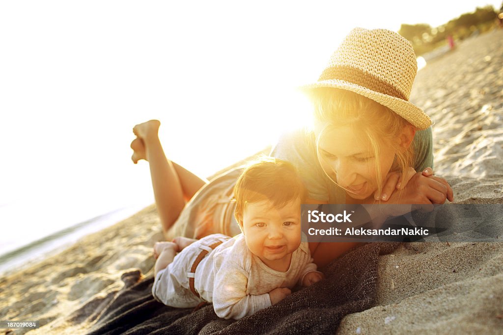 Retrato de Mãe e filho no verão - Foto de stock de Adulto royalty-free