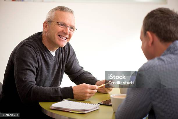 Glücklich Lässig Business Meetings Stockfoto und mehr Bilder von Entspannung - Entspannung, Gespräch, Lässige Kleidung