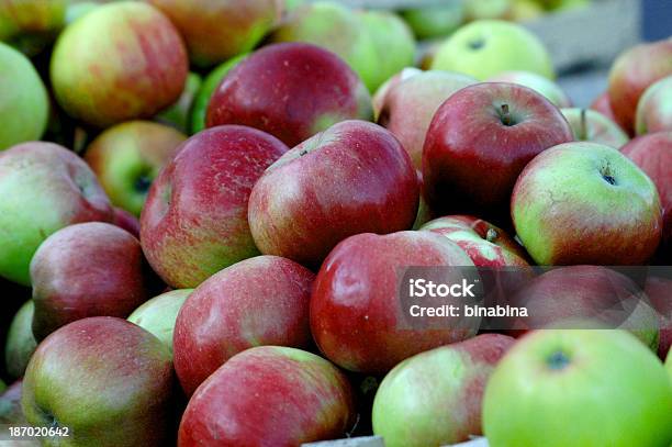 Rojo Y Verde Manzana Foto de stock y más banco de imágenes de Alimento - Alimento, Comida sana, Comidas y bebidas