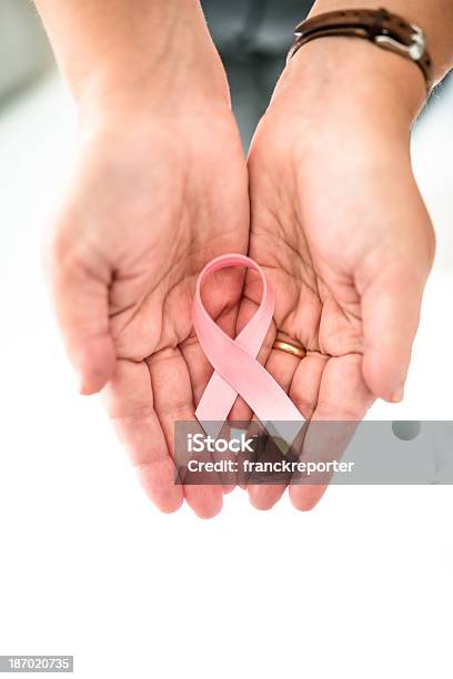 Nastro Rosa - Fotografie stock e altre immagini di Accudire - Accudire, Beneficenza, Cancro - Tumore