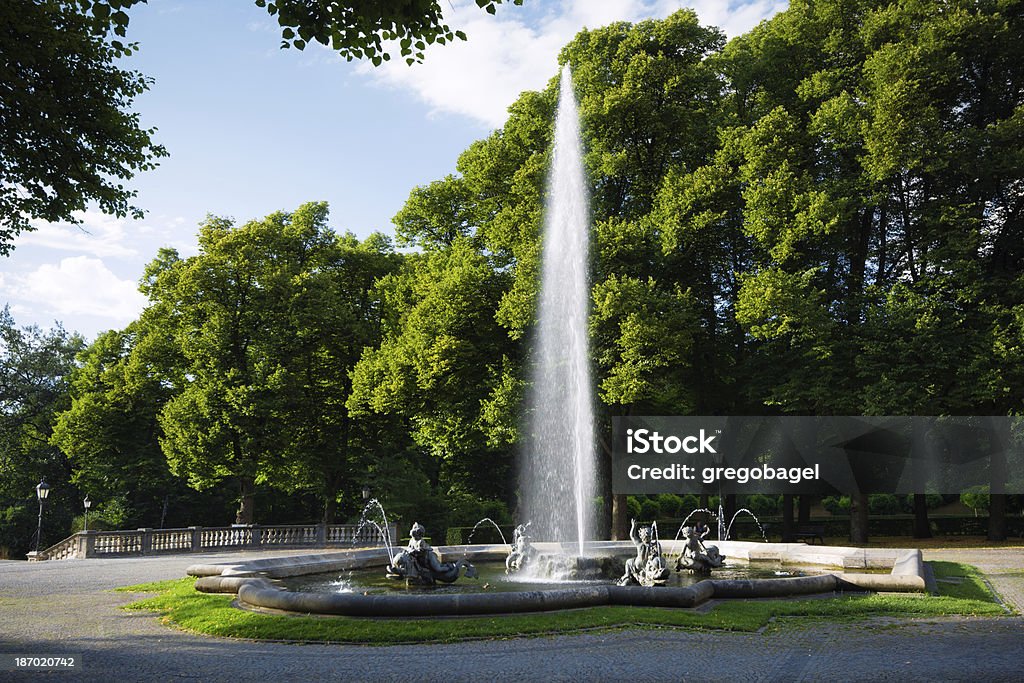 Springbrunnen am Fuß des Friedensengel in München, Deutschland - Lizenzfrei Baum Stock-Foto