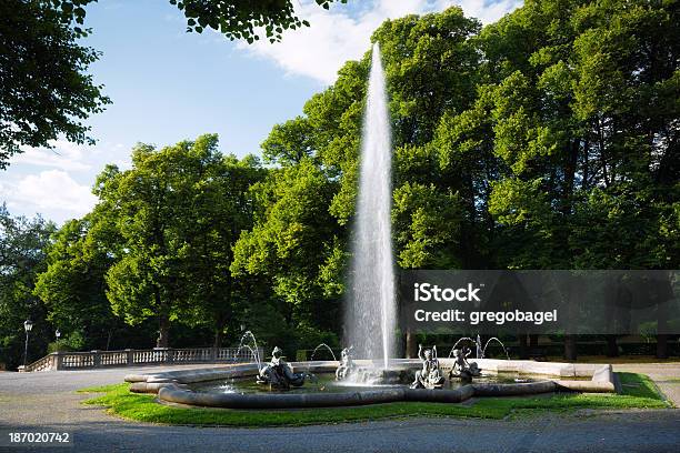 Springbrunnen Am Fuß Des Friedensengel In München Deutschland Stockfoto und mehr Bilder von Baum